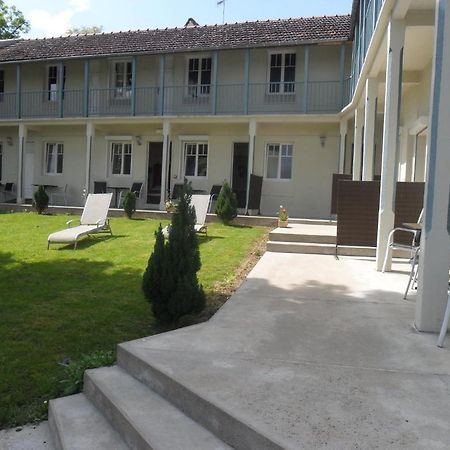 Hotel La Buissonniere Bannay  외부 사진
